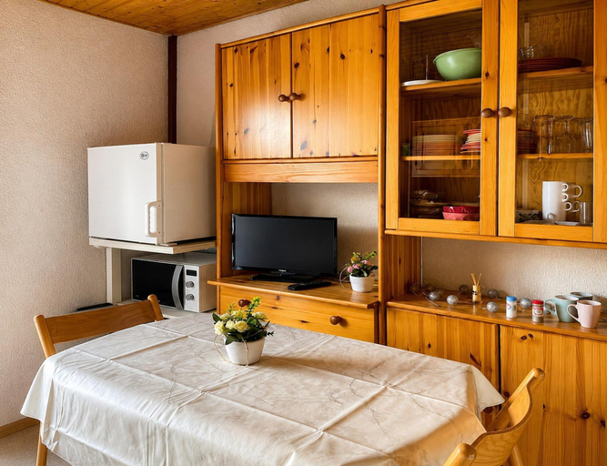 Dining, Alpine Ski Apartment in Tignes for 4, Haute-Savoie