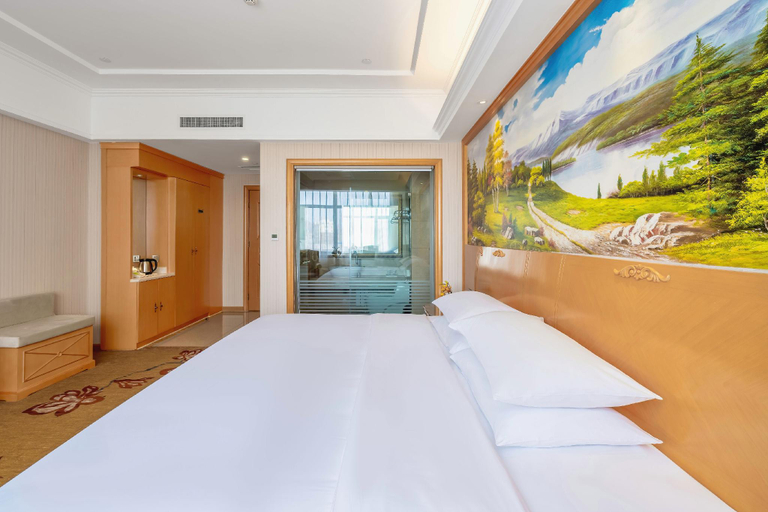Bedroom 3, Vienna Hotel Inner Mongolia Chifeng Chixi Road, Chifeng
