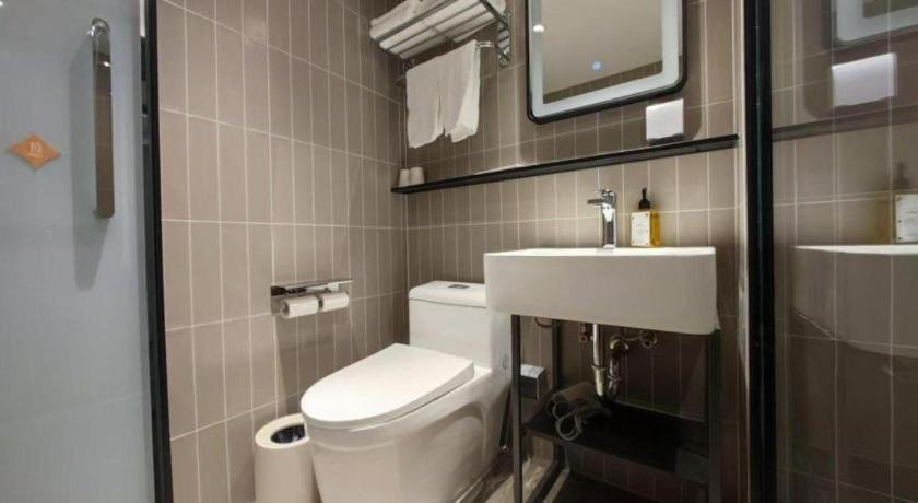 Bathroom 3, Jinjiang Inn Changchun Pepole Square, Changchun
