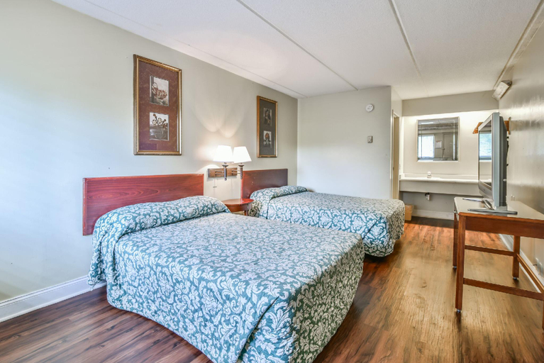 Bedroom 3, Economy Hotel Forest Park, Clayton