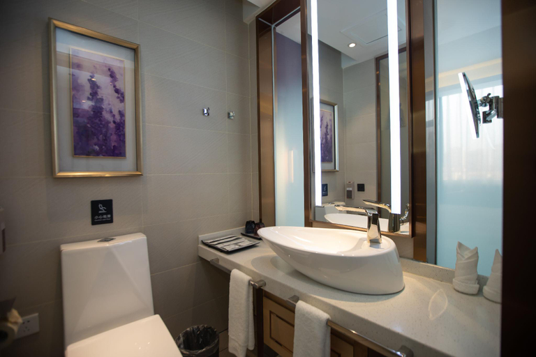 Bathroom 4, Lavande Hotel Panjin Shifu Street Passenger Station, Panjin