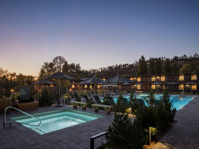 Sport & Beauty 2, High Country Motor Lodge, Coconino