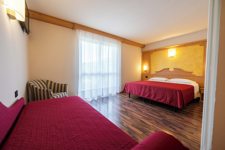 Bedroom 5, Hotel Continental, Trento