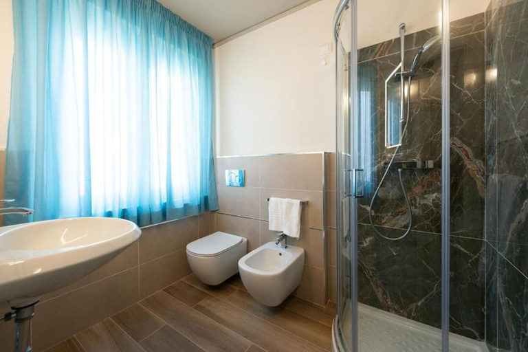 Bathroom 3, Hotel Villa Tirreno, Livorno