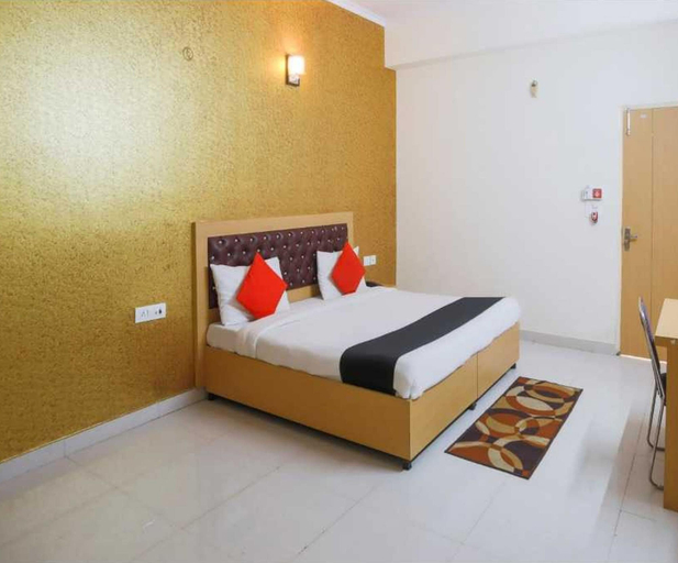 Room 2, Deluxe Daya Hotel, Gautam Buddha Nagar
