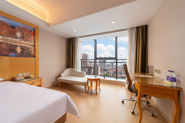 Bedroom 2, Vienna Hotel Jiangxi Jiujiang Happy City, Jiujiang