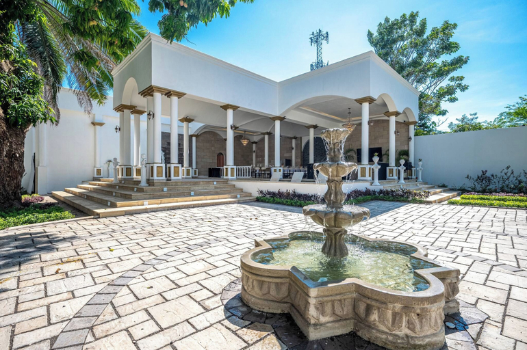 Primary image, The Palace 10br Villa Luxury Pool, Jacuzzi, Resort Style Bar, Garabito