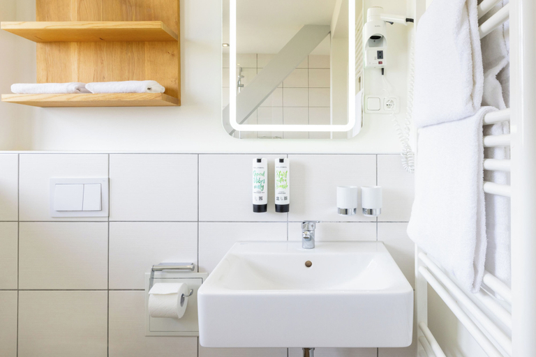 Bathroom 5, Boutique-Hotel STRANDHAUS Ahrenshoop, Vorpommern-Rügen