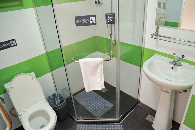Bathroom 4, 7 Days Inn Xi'an Railway Station Bus Station, Xi'an
