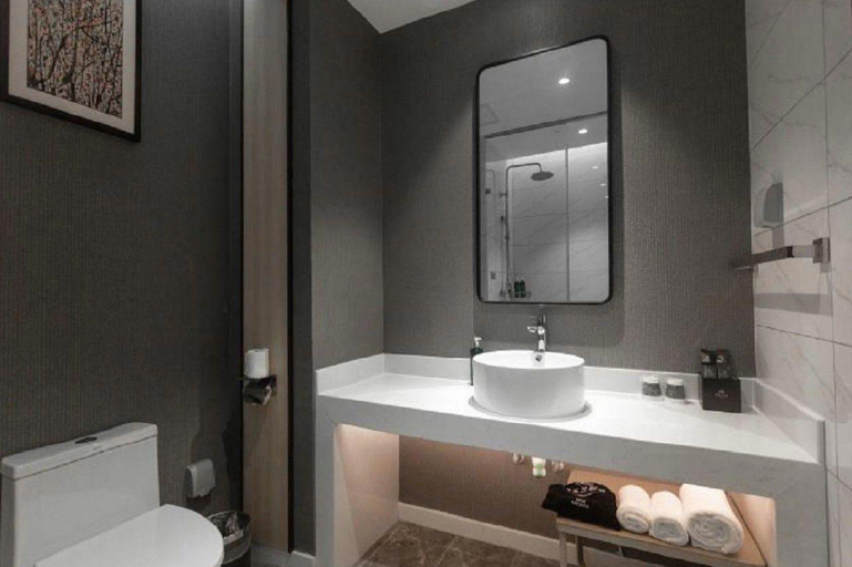 Bathroom 3, Magnotel Hotel Guangyuan Nanhe Bus Station Beijing Road, Guangyuan