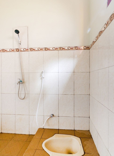 Bathroom, OYO 2978 Karanggoso Indah Hotel, Trenggalek