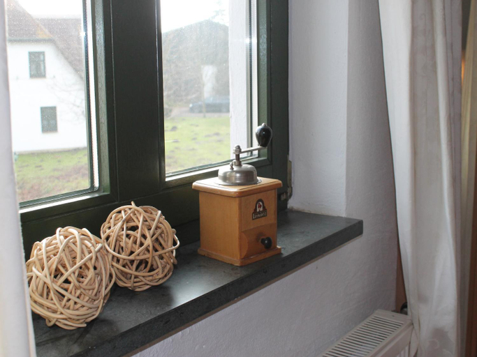 Bathroom 4, Geraumige Wohnung in Dargun mit Pool, Mecklenburgische Seenplatte
