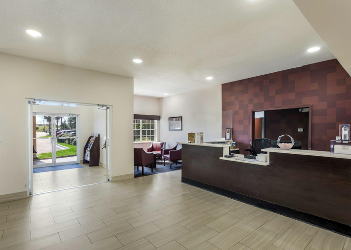 Public Area 2, Red Roof PLUS+ & Suites Savannah – I-95, Chatham