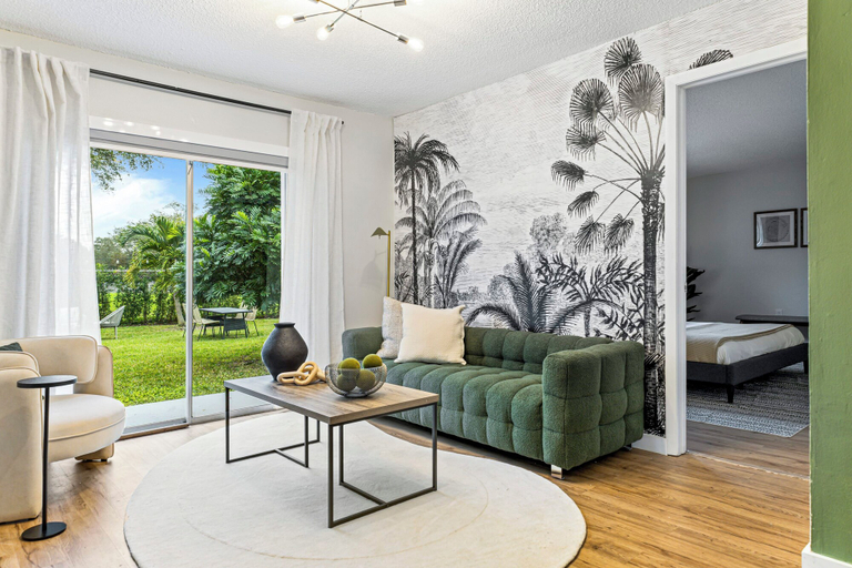 Interior 5, Hidden Garden, Miami Escape, Parking and Spacious, Miami-Dade