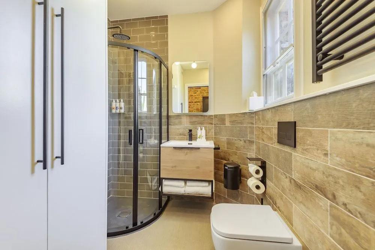 Bathroom 3, Oak & Poppy Apartments, London