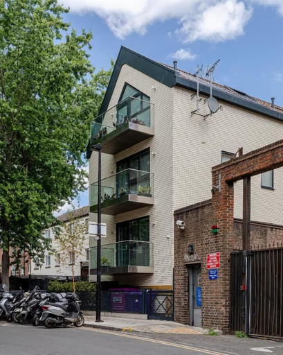 Exterior, Aldgate East by Excel Apartments, London