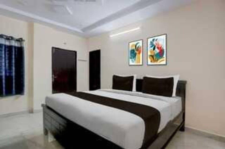 Room 2, Deluxe Room the Cozy Stay, Indore