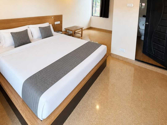 Room 3, Classic Jungle Eye, Satara