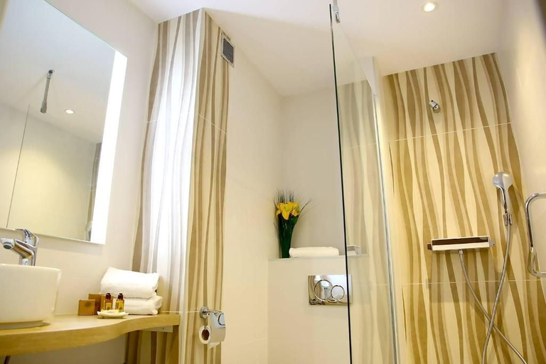Bathroom 4, Splendid Hôtel Camargue, Gard