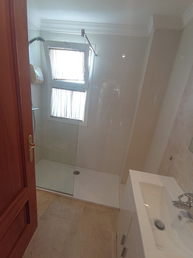 Bathroom 4, 3 Bed Apartment - Sleeps 6 - Pool - Parking - Golf, Málaga