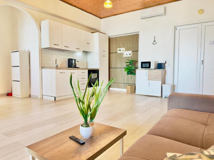 Living area 2, Athena Sea Front Apartment, Caserta