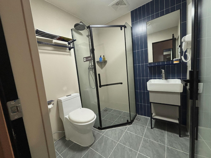 Bathroom 3, 7 Days Inn Chongqing Fuling Nanmenshan Pedestrian Street, Chongqing