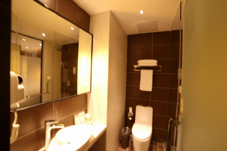 Bathroom 4, IU Hotel Guangzhou Taihe Square Branch, Guangzhou