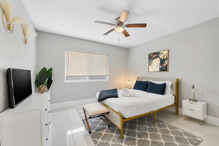 Room 2, Modern 4BR Villa Near Hollywood Beach FTL, Broward
