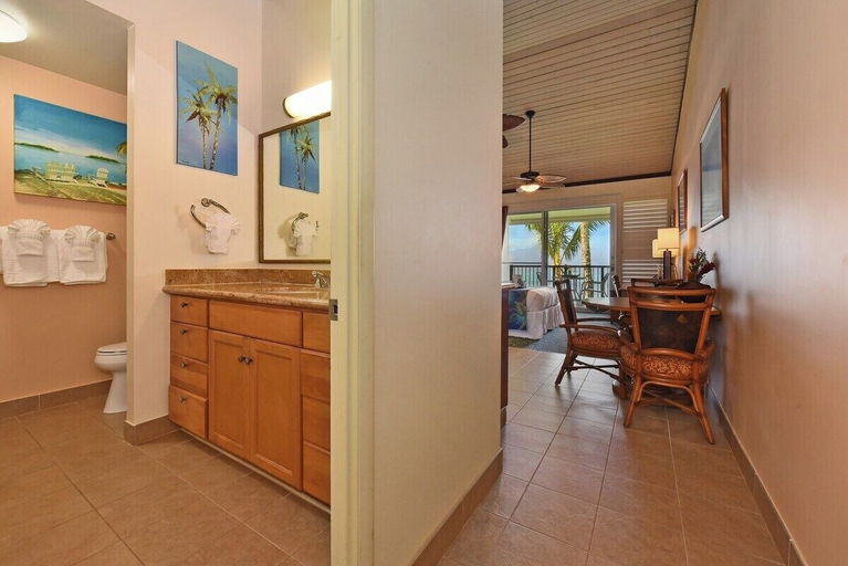 Interior 4, Direct Oceanfront Studio w Amazing Views Pool, Steps to Beach-napili Shores I270, Maui