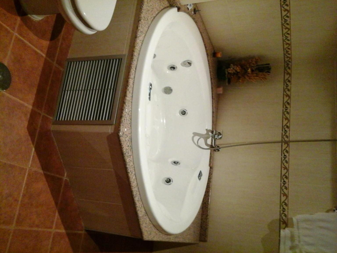 Bathroom 3, Piñera, León