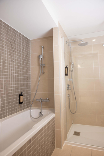 Bathroom 4, Hotel Vitalparc, The Originals Collection, Gironde