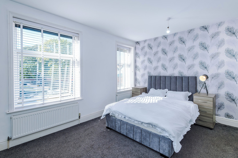 Room 1, 2 Bed House Rochdale Free Parking, Rochdale