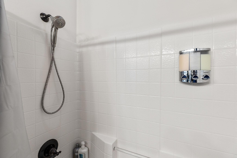 Bathroom 5, Spacious A-frame Pines Cabin 12 Beds Loft Game Room, Coconino