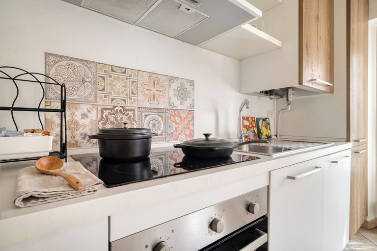 Private kitchen 5, Bright 1BR with Balcony in Navigli, Milano