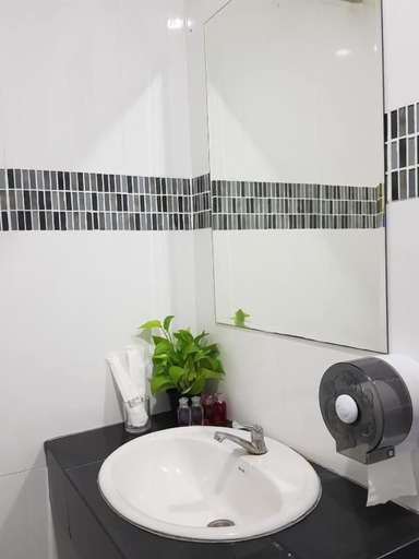 Bathroom 4, NK Guesthouse 1, Khlong Toey