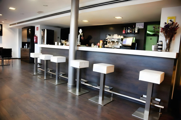 Food & Drinks 5, Hotel Universal, Granada