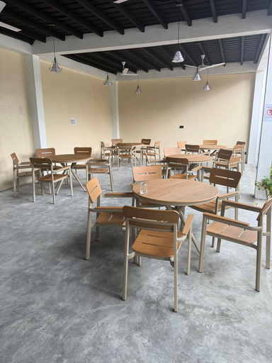 Dining, FEEALI BUDDIES INN