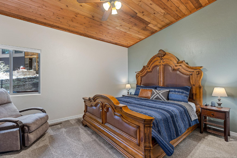 Bedroom 3, Spacious A-frame Pines Cabin 12 Beds Loft Game Room, Coconino