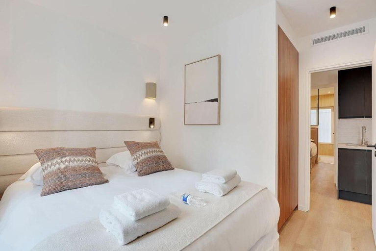 Room 4, Résidence Laffitte, Paris
