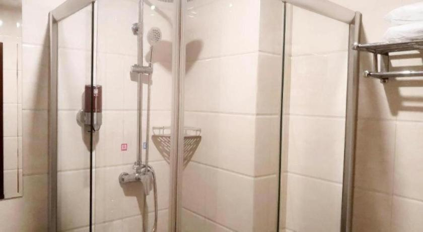 Bathroom 3, Pai Hotel Tangshan Gangyao Road Hebei Bridge, Tangshan
