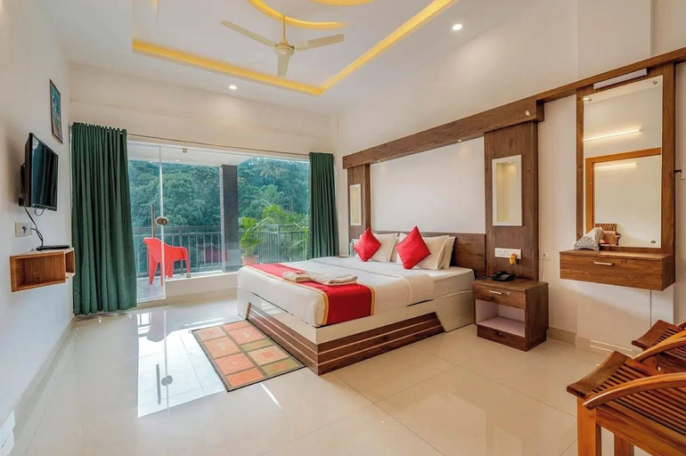 Room 2, Grace Grand Resort Munnar, Idukki