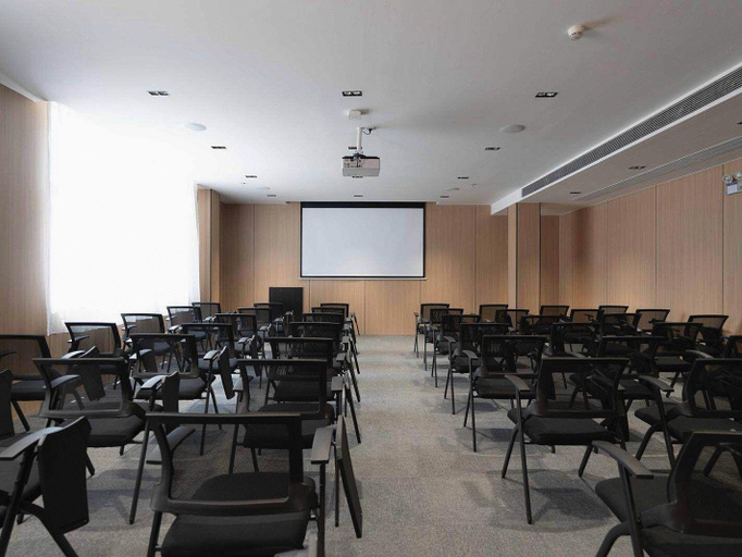 Food & Drinks 4, Lavande Hotels· Qinglv Zhong Road Opera, Zhuhai