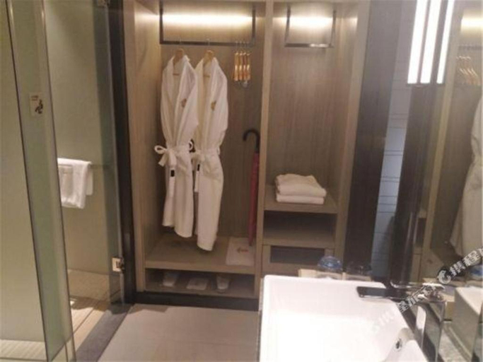 Bathroom 3, Echarm Hotel Nanning Chaoyang Square River View, Nanning