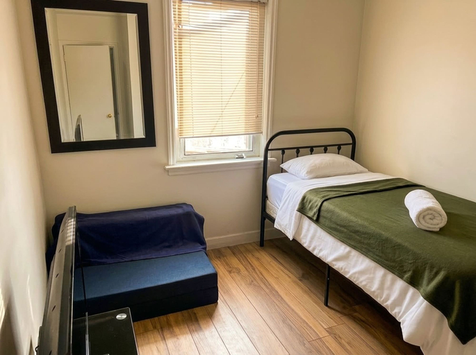 Room 5, The Jade Guesthouse, Toronto