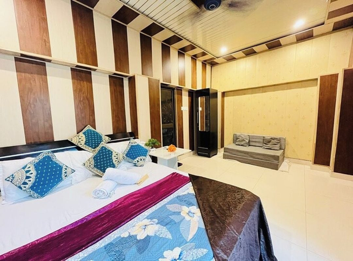 Room 5, Ayodhya Greens Home Stay & Lawns, Faizabad