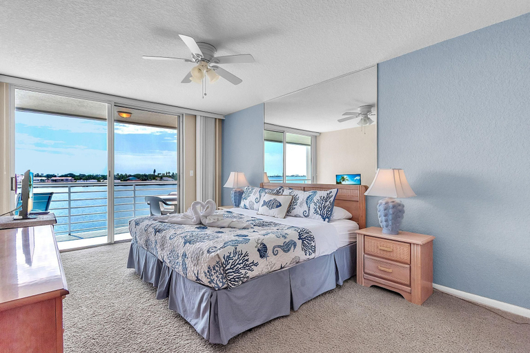 Room 4, Bahia Vista 478, Pinellas