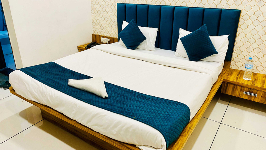 Room 4, Sun Shine Hotel, Indore