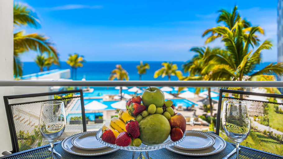 Room 2, Gorgeous 1BR Condo With Pools Sea Views, Puerto Vallarta