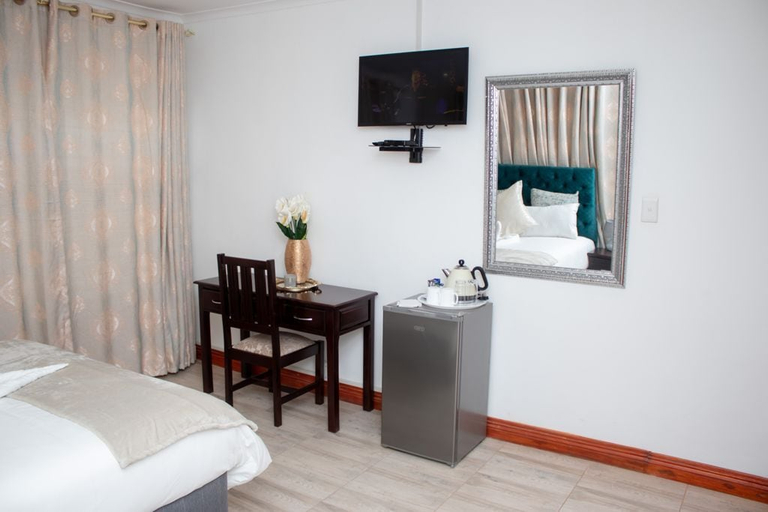 Room 3, Think Rain Boutique Guest hotel, Bulawayo