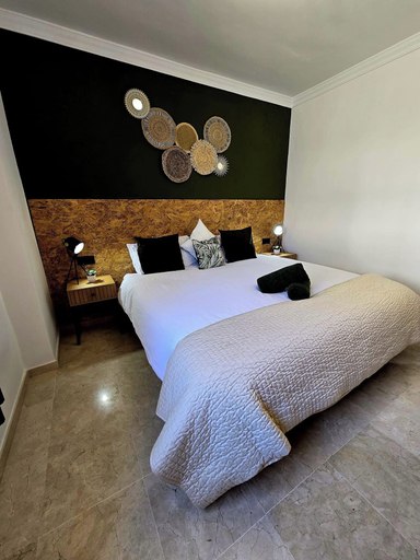 Room 3, 3 Bed Apartment - Sleeps 6 - Pool - Parking - Golf, Málaga
